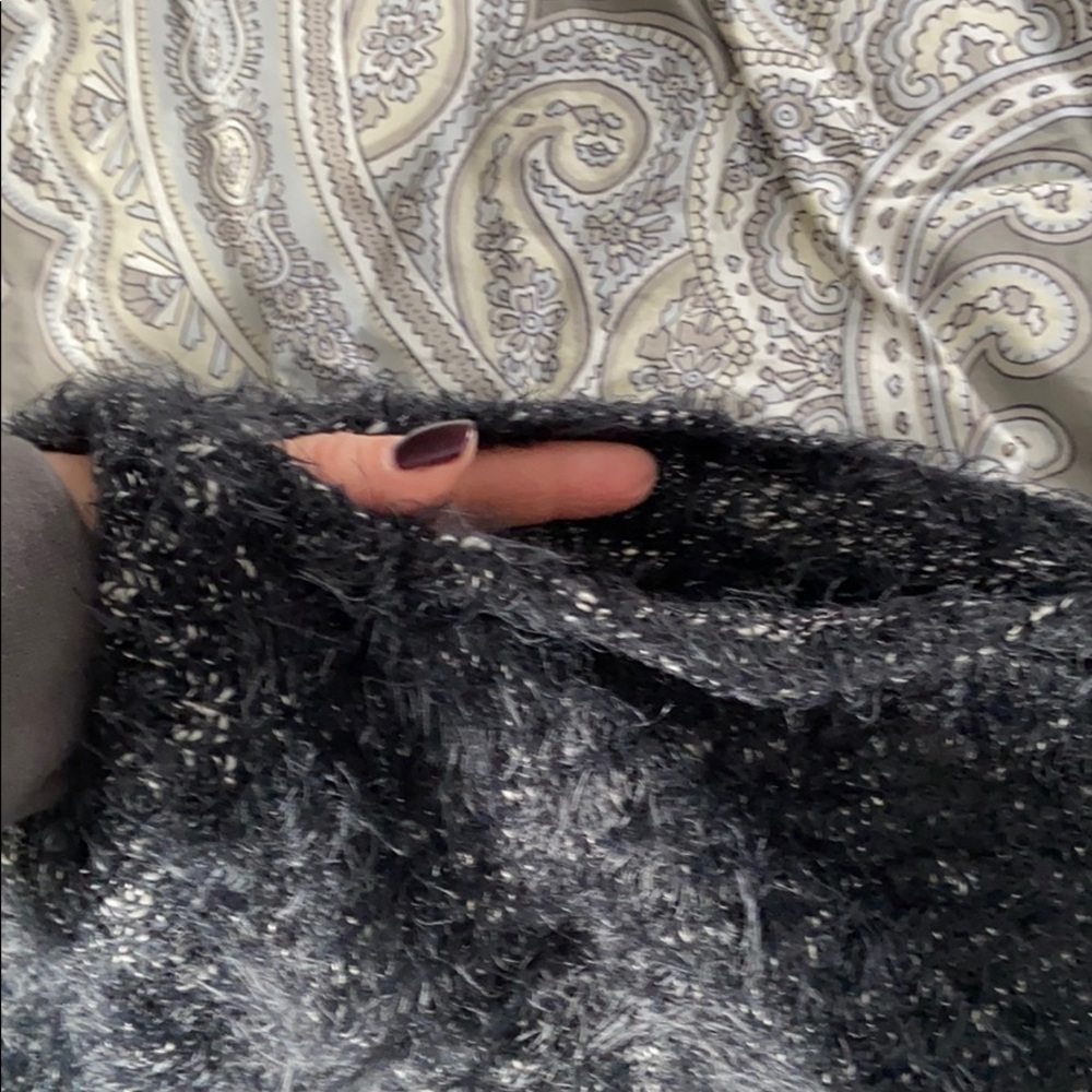 Sweater - Picture 3 of 7